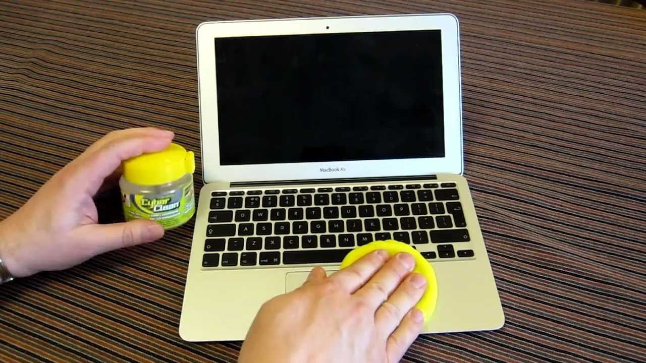 Pot sa-mi curat laptopul cu alcool