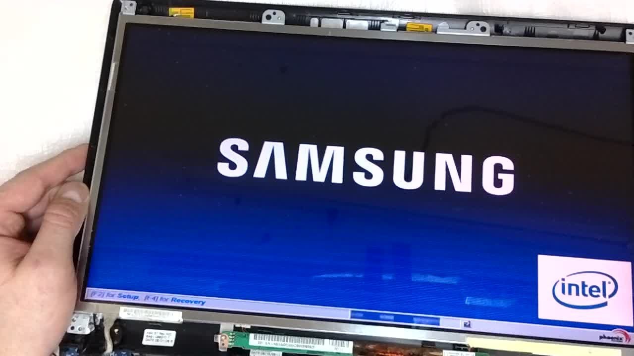 Vino in service pentru inlocuire ecran laptop