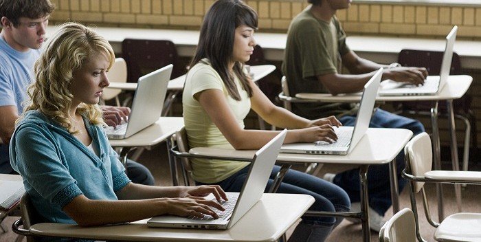 10 Avantaje ale unui laptop pentru studenti