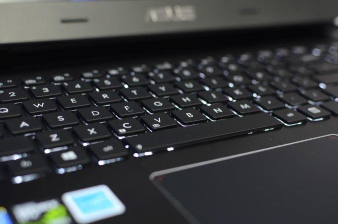 Tastatura laptop chiclet