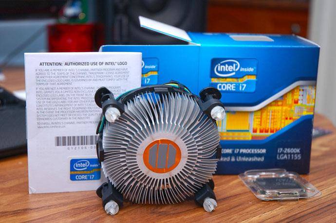 Nuclee, Hyper-Threading, Clock Speed, Turbo Boost si Cache