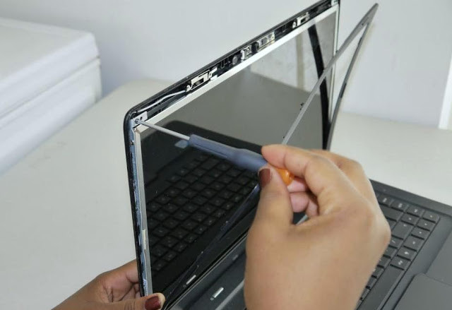 Schimbare display laptop Schimbare display laptop