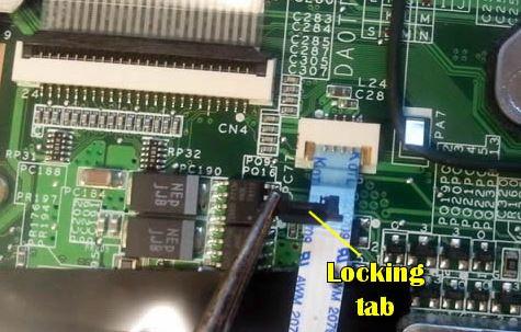 Cum reparari un conector rupt de la touchpad ?