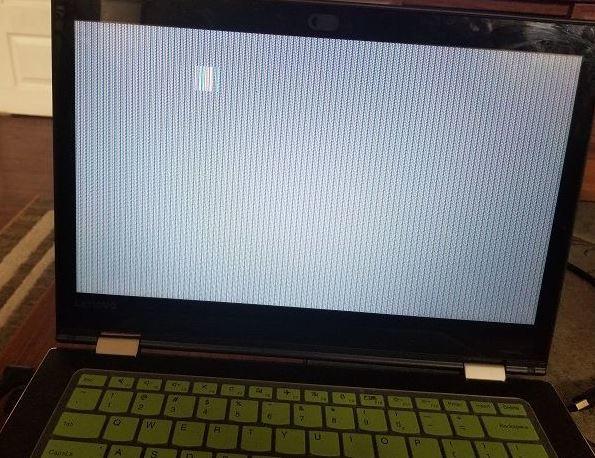 Ecranul laptopului clipeste (palpaie)