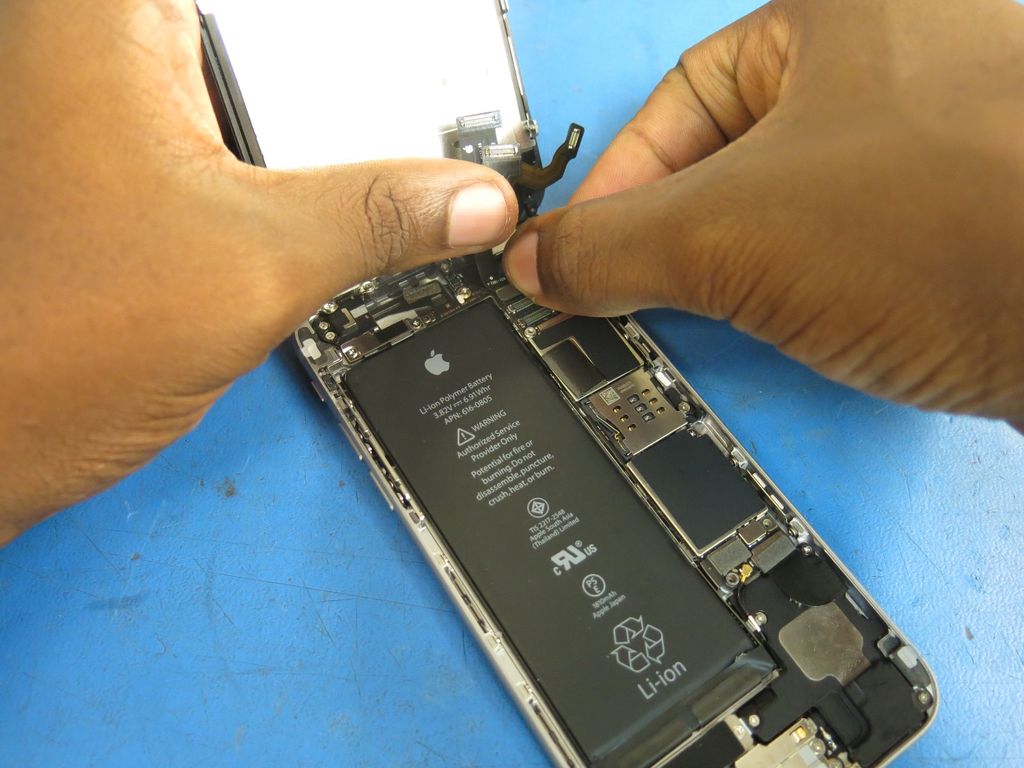 Inlocuire display iPhone 6 – cum sa iti rezolvi singur problema