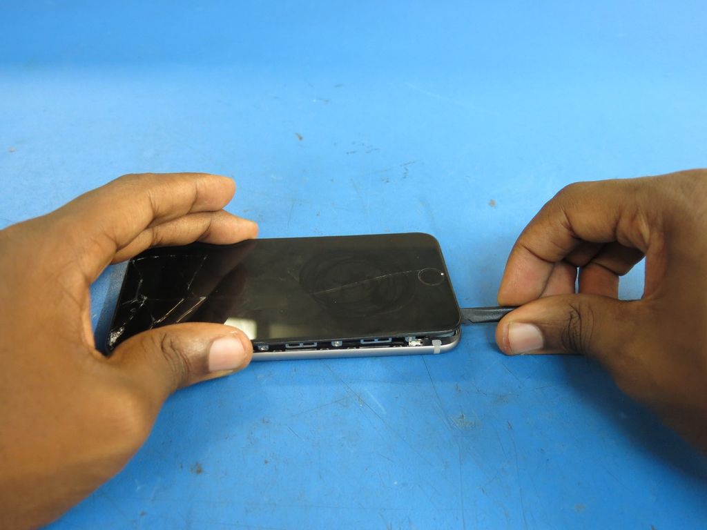 Inlocuire display iPhone 6 – cum sa iti rezolvi singur problema