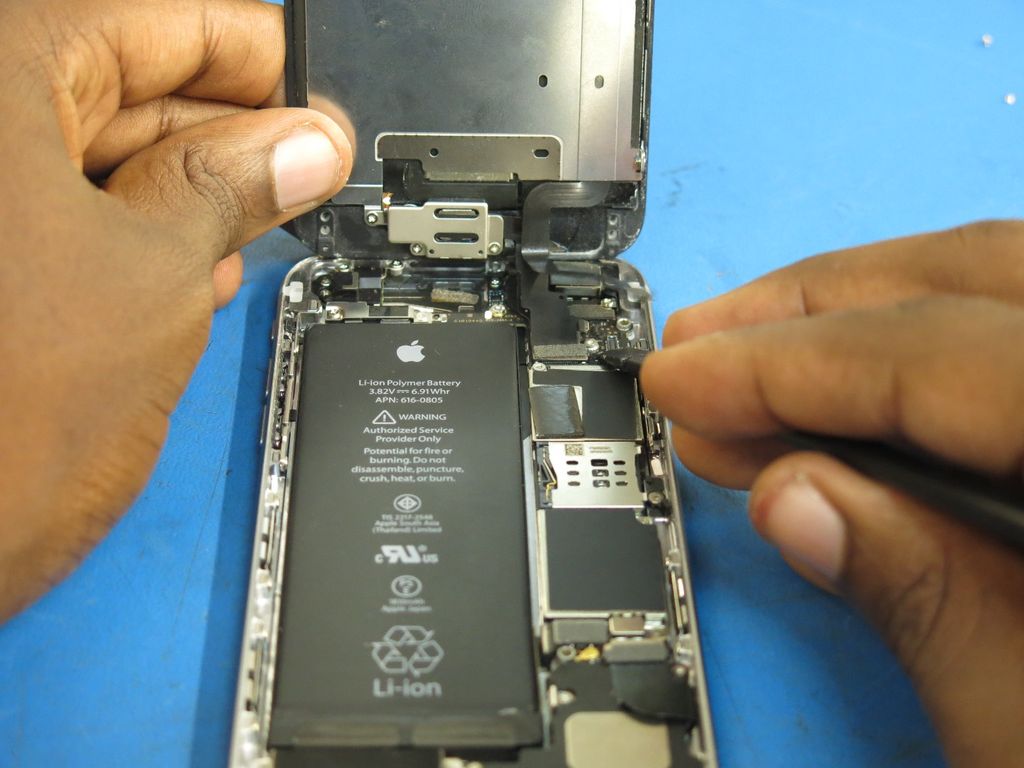 Inlocuire display iPhone 6 – cum sa iti rezolvi singur problema