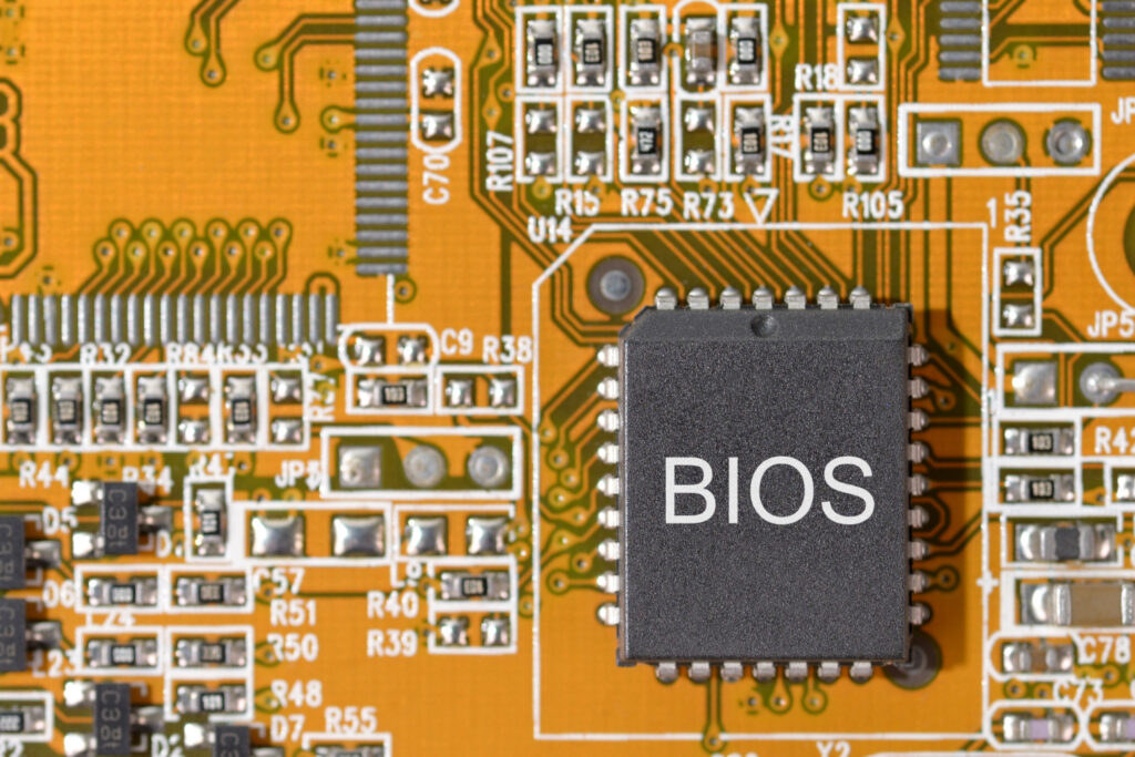 Laptopul se deschide, dar nu afiseaza din cauza unei probleme de BIOS sau UEFI