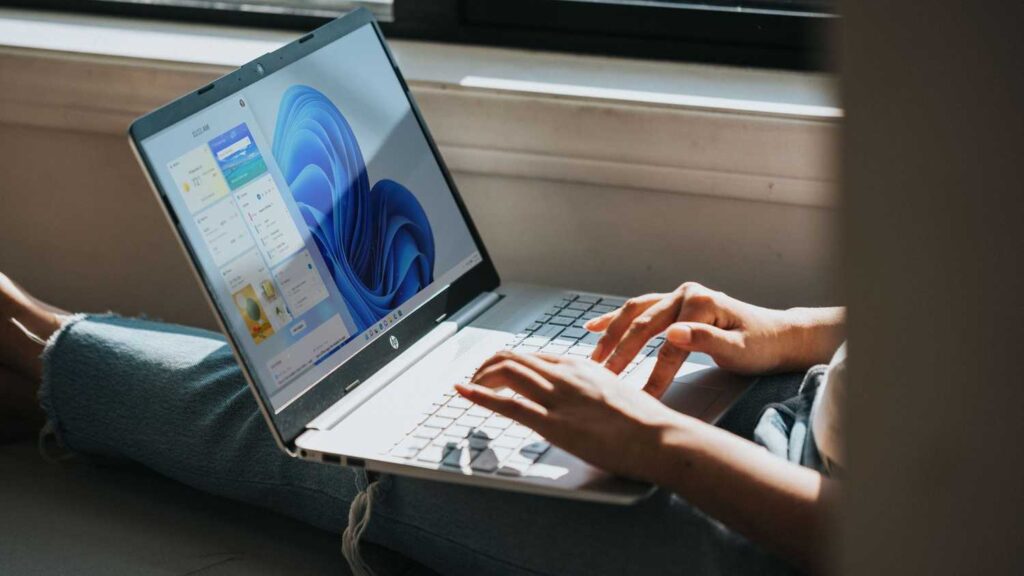 Bara de activități din Windows 11 dispare? OnLaptop te invata cum sa o aduci inapoi
