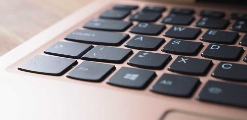5 probleme enervante la laptopurile noi pe care mi-aș dori să le rezolve producătorii
