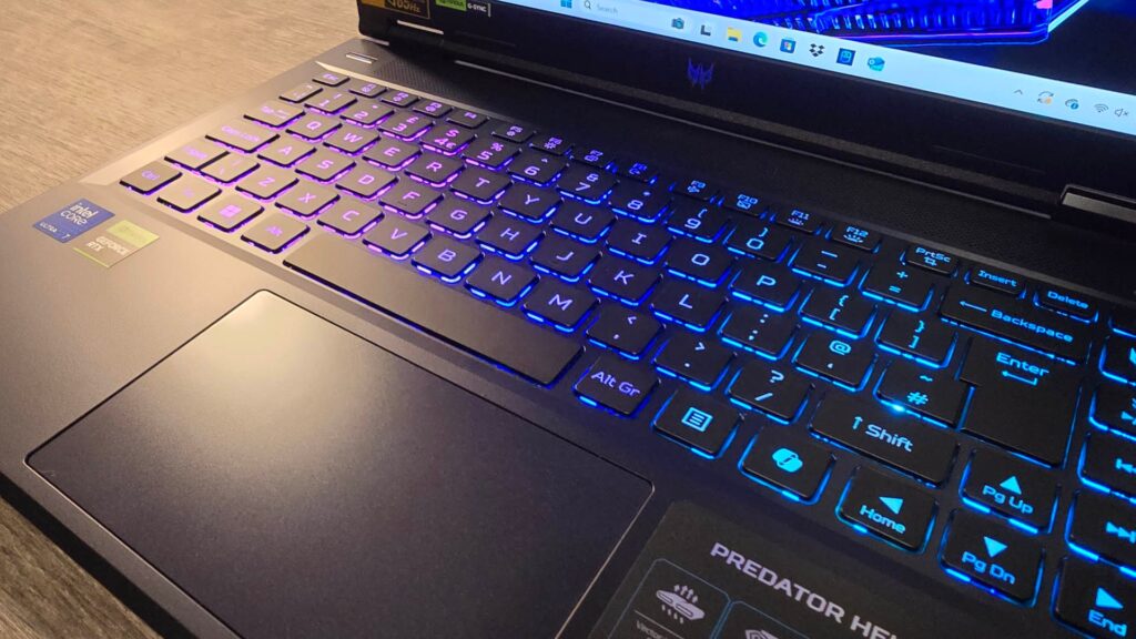 review tastatura laptop acer predator helios neo 14