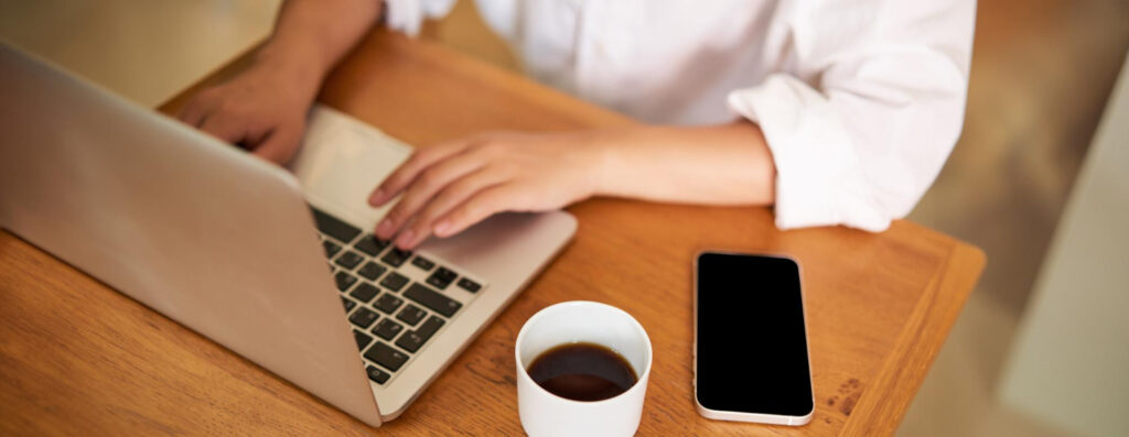 merita sa cumperi un laptop refurbished - care este diferenta